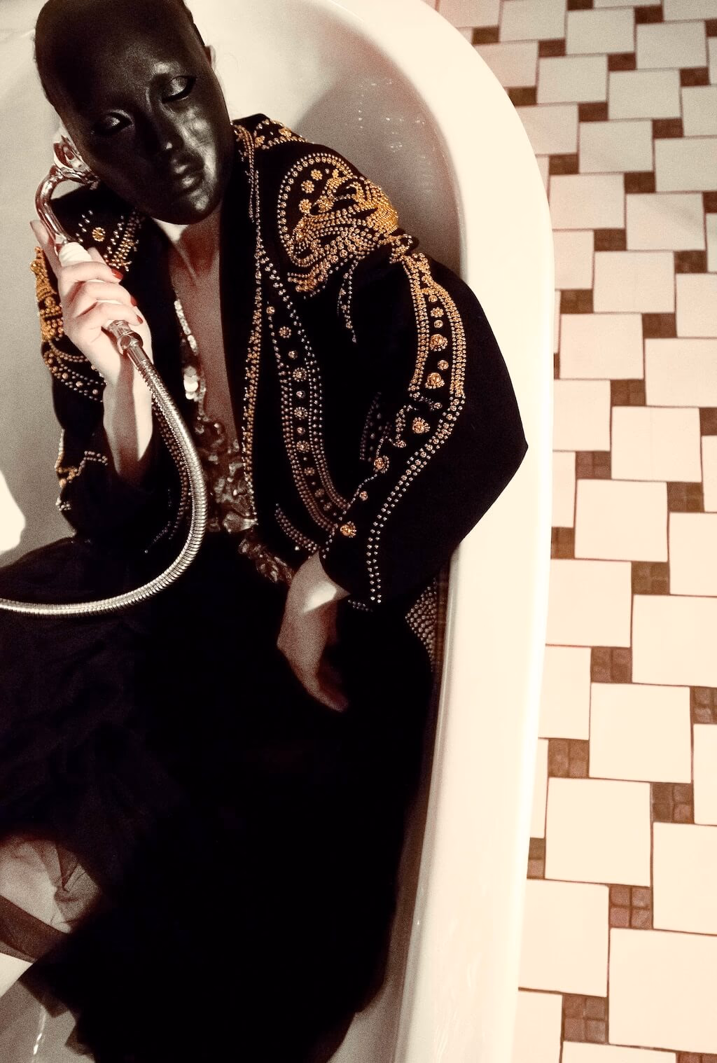 Armor without a knight / Regalia without a monarch 4